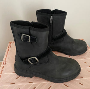 UGG Boots | UK 1 | EU  33.5 (preloved) KindFolk