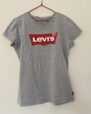 Levi’s T-shirt | 12 yrs / small fitting (preloved) KindFolk